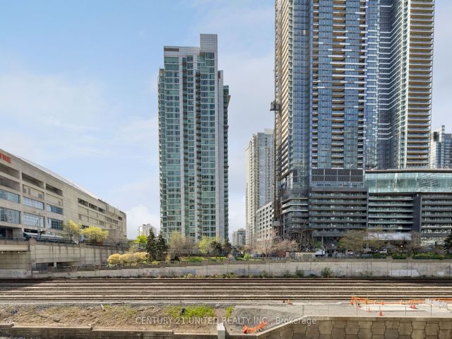 302 - 81 Navy Wharf Crt