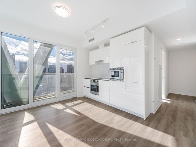 3114 - 230 Simcoe St