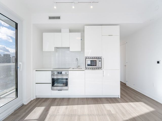 3114 - 230 Simcoe St