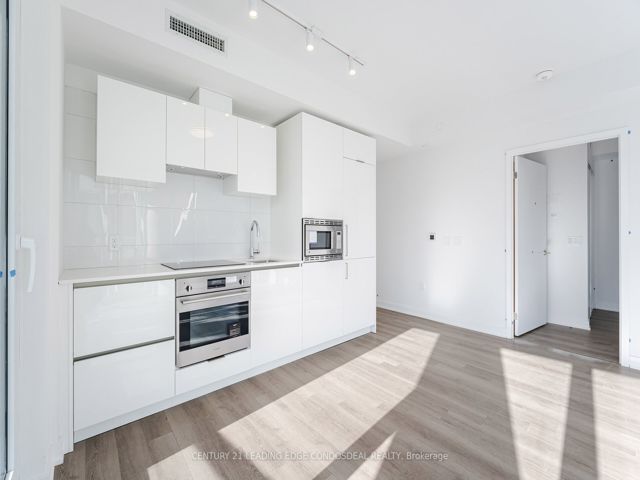 3114 - 230 Simcoe St