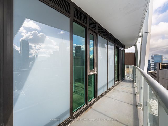 3114 - 230 Simcoe St