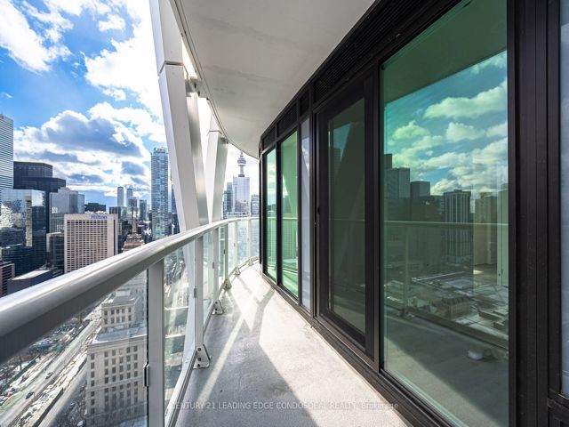 3114 - 230 Simcoe St