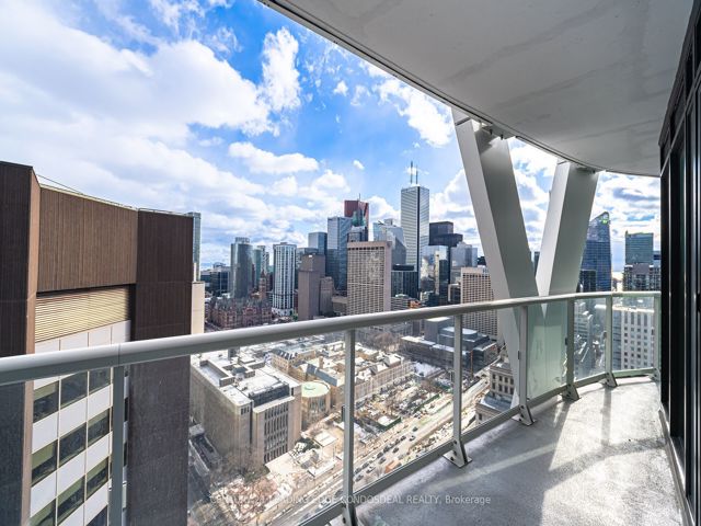 3114 - 230 Simcoe St