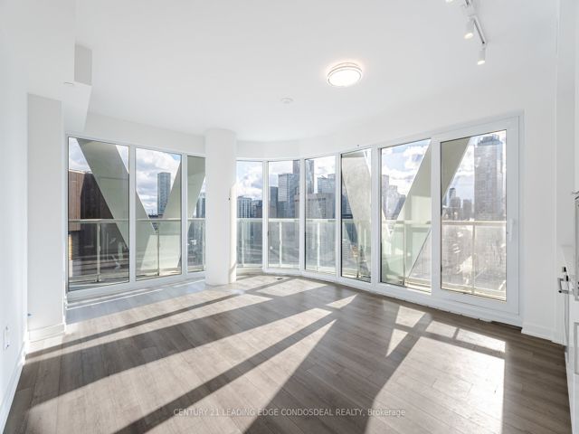 3114 - 230 Simcoe St