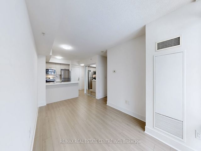 1505 - 5740 Yonge St