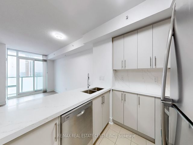 1505 - 5740 Yonge St