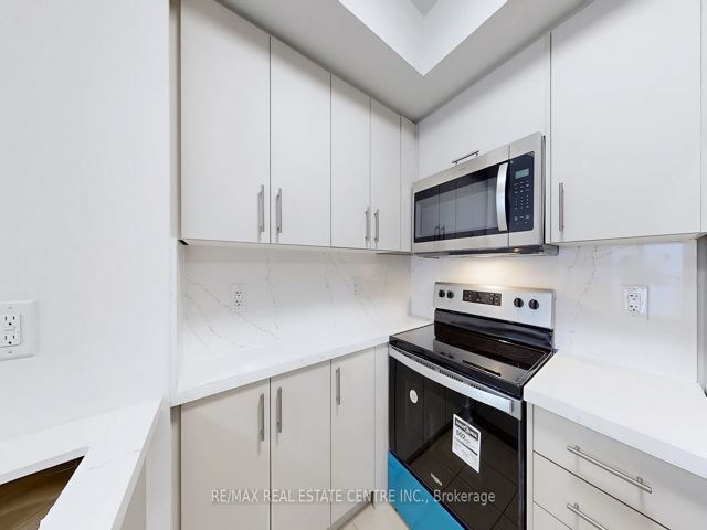 1505 - 5740 Yonge St