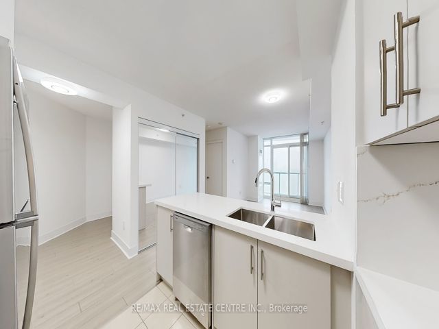 1505 - 5740 Yonge St