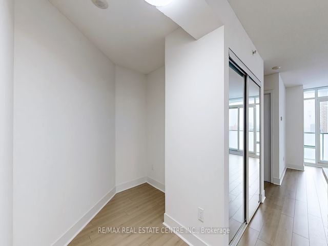 1505 - 5740 Yonge St