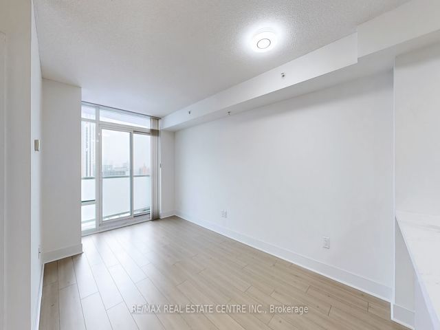 1505 - 5740 Yonge St