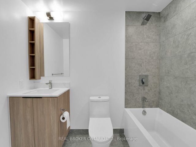 1802 - 82 Dalhousie St