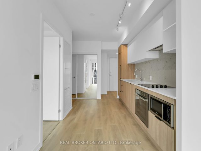 1802 - 82 Dalhousie St
