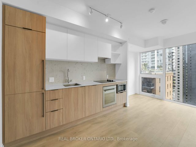 1802 - 82 Dalhousie St