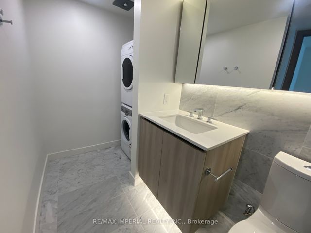1001 - 17 Bathurst St