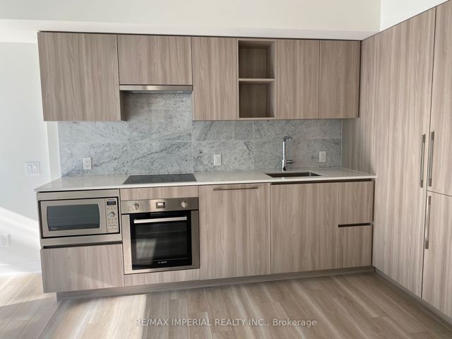 1001 - 17 Bathurst St
