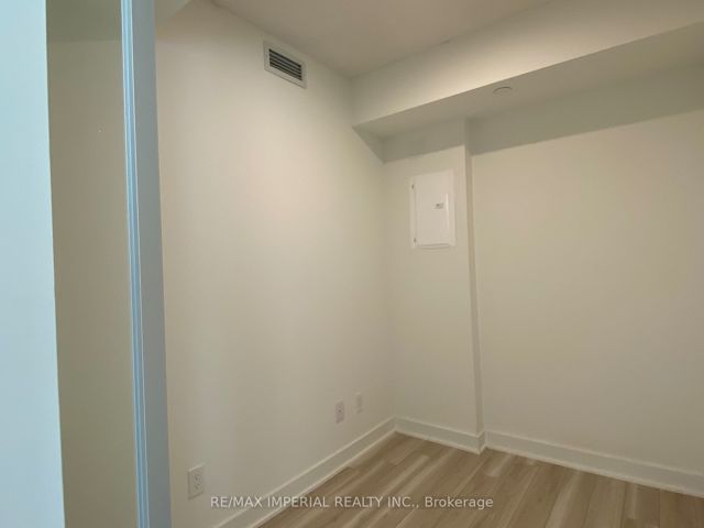 1001 - 17 Bathurst St