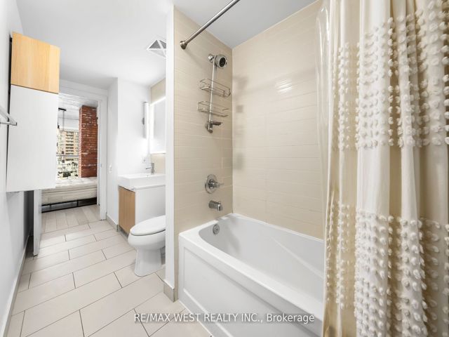 429 - 5 Hanna Ave