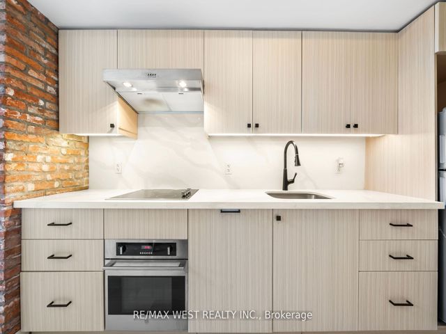 429 - 5 Hanna Ave