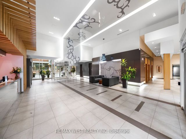 429 - 5 Hanna Ave