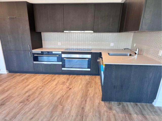 807 - 158 Front Street East St