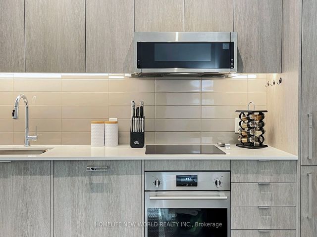 518 - 250 Lawrence Ave W