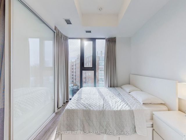 518 - 250 Lawrence Ave W