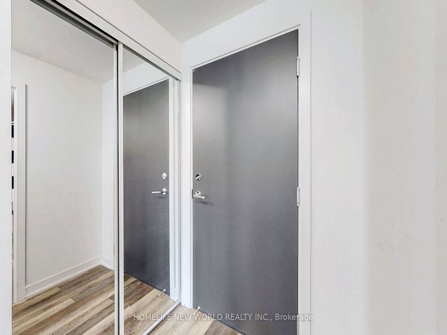 518 - 250 Lawrence Ave W