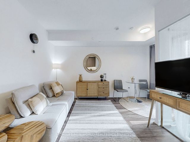 518 - 250 Lawrence Ave W
