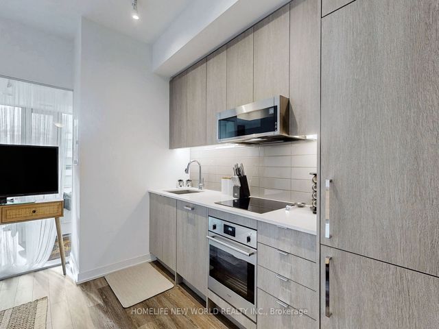 518 - 250 Lawrence Ave W
