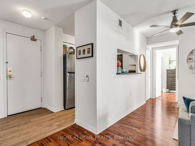 405 - 650 Lawrence Ave W