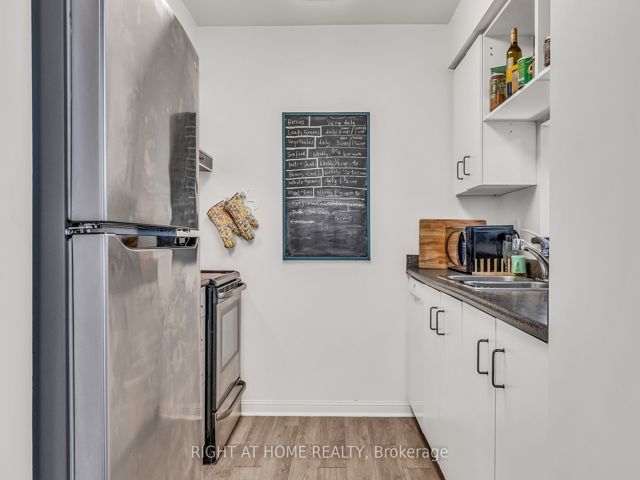 405 - 650 Lawrence Ave W