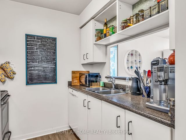 405 - 650 Lawrence Ave W