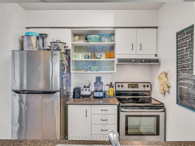 405 - 650 Lawrence Ave W