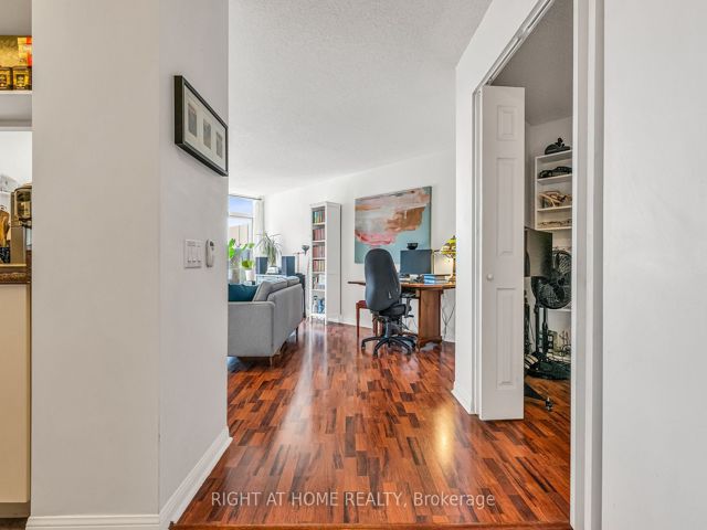 405 - 650 Lawrence Ave W