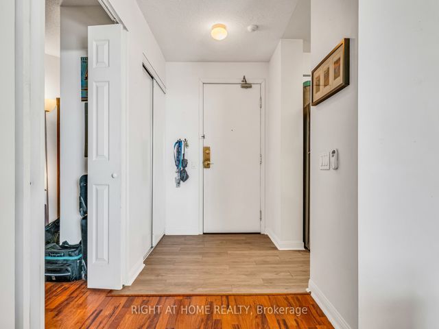 405 - 650 Lawrence Ave W