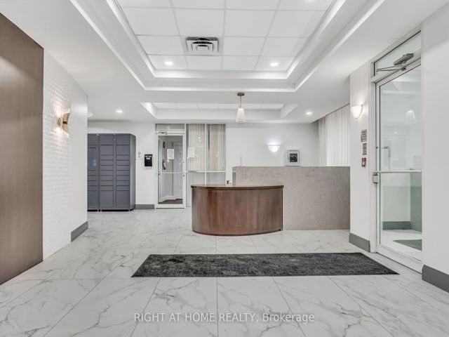 405 - 650 Lawrence Ave W