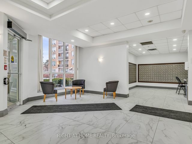 405 - 650 Lawrence Ave W