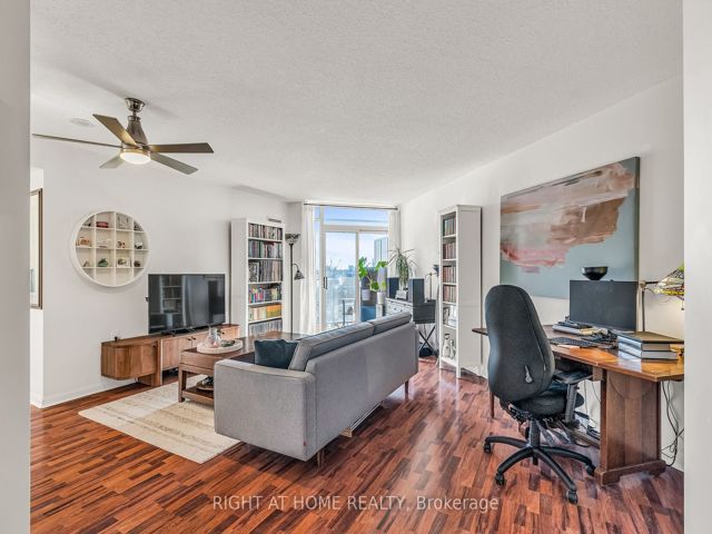 405 - 650 Lawrence Ave W