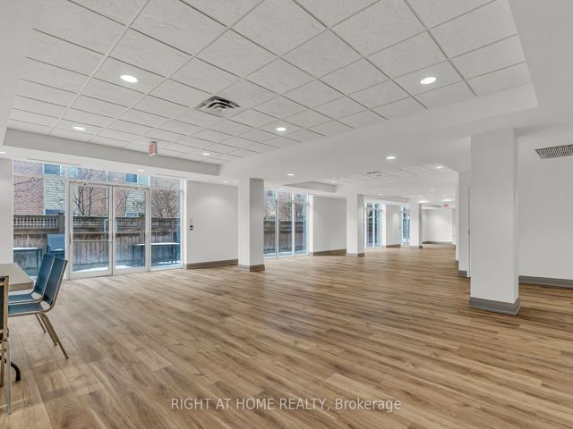 405 - 650 Lawrence Ave W