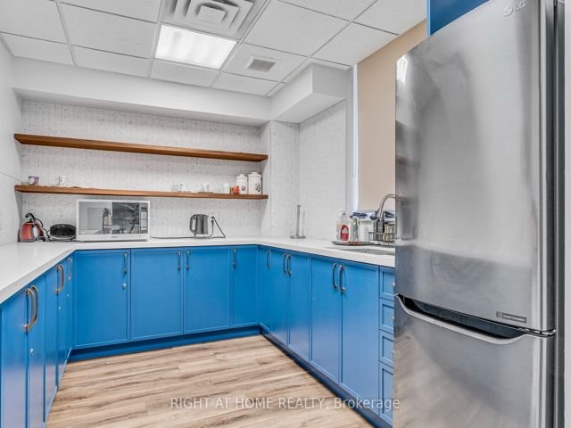 405 - 650 Lawrence Ave W