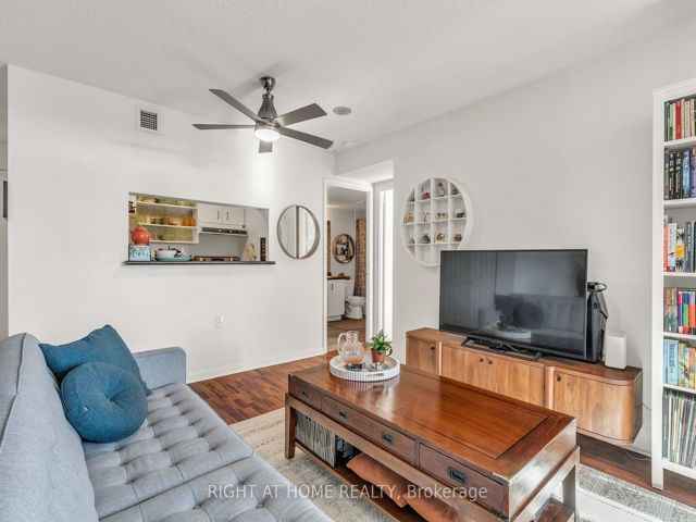405 - 650 Lawrence Ave W