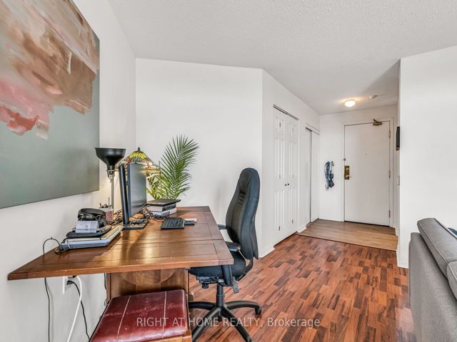 405 - 650 Lawrence Ave W