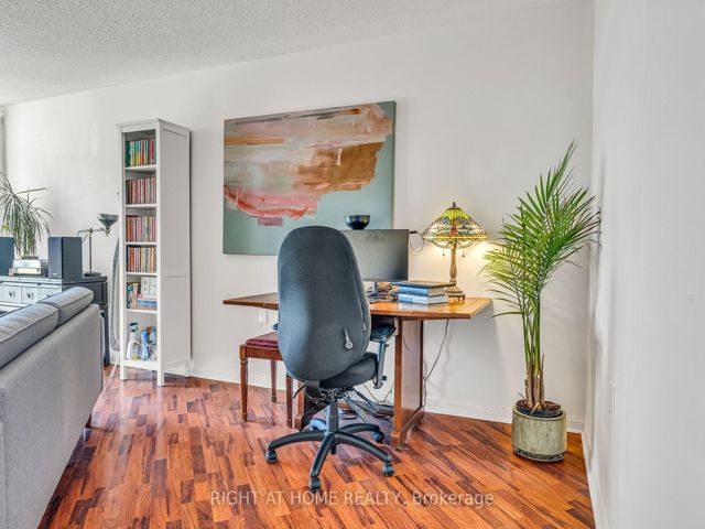 405 - 650 Lawrence Ave W