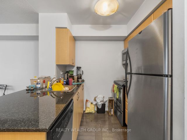 908 - 31 Bales Ave