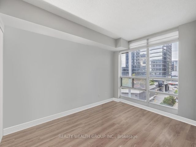 908 - 31 Bales Ave