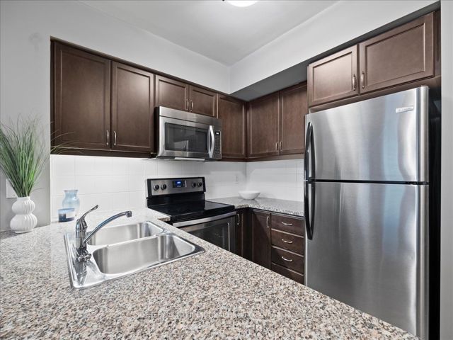 707 - 19 Grand Trunk Cres