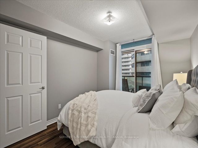 707 - 19 Grand Trunk Cres