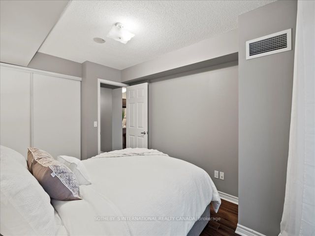 707 - 19 Grand Trunk Cres
