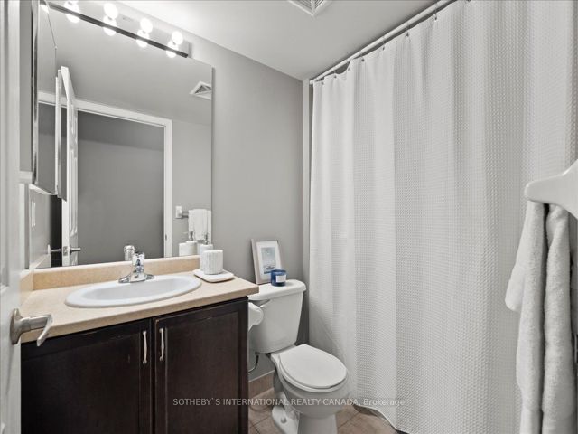 707 - 19 Grand Trunk Cres
