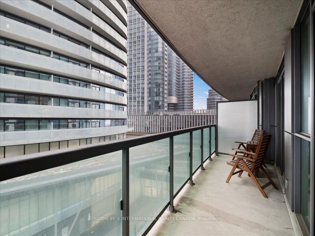 707 - 19 Grand Trunk Cres
